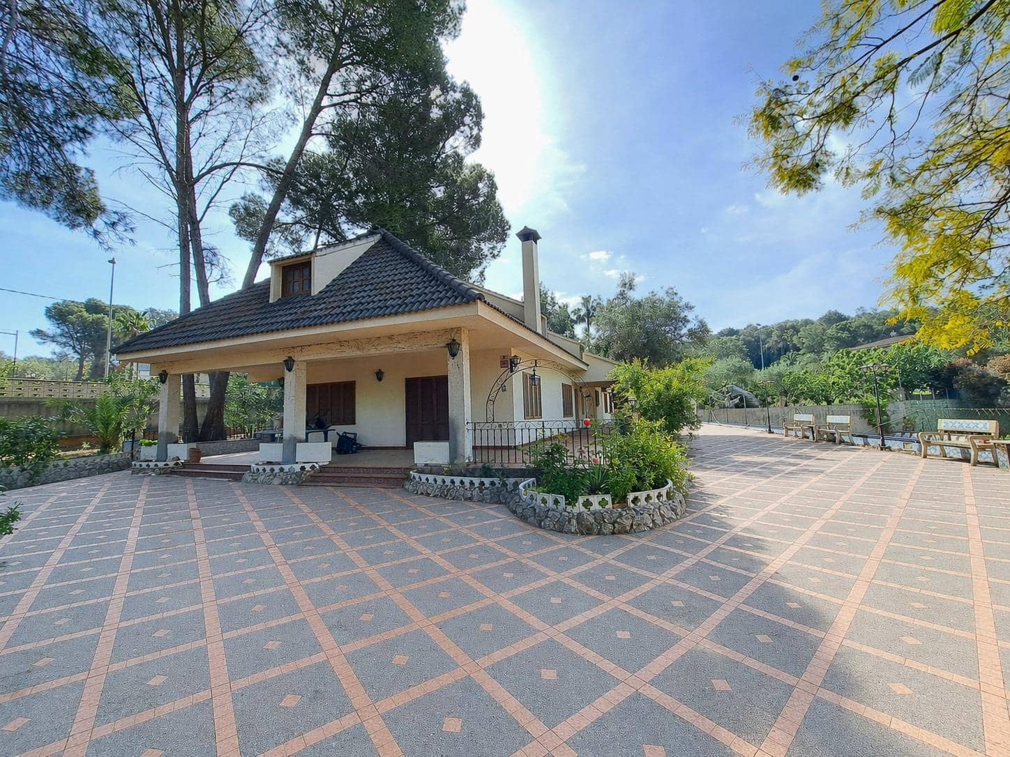 5 bedroom Villa for sale in Alzira with garage - € 335,000 (Ref: 9839226)