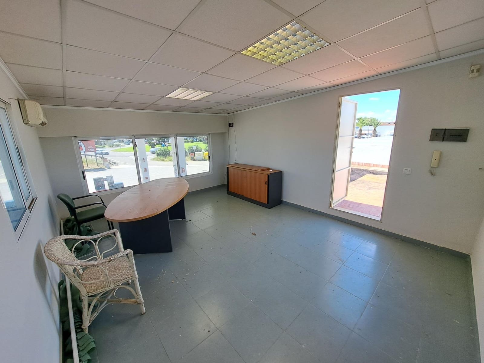 Kantoor te huur in Carcaixent - € 250 (Ref: 9843366)