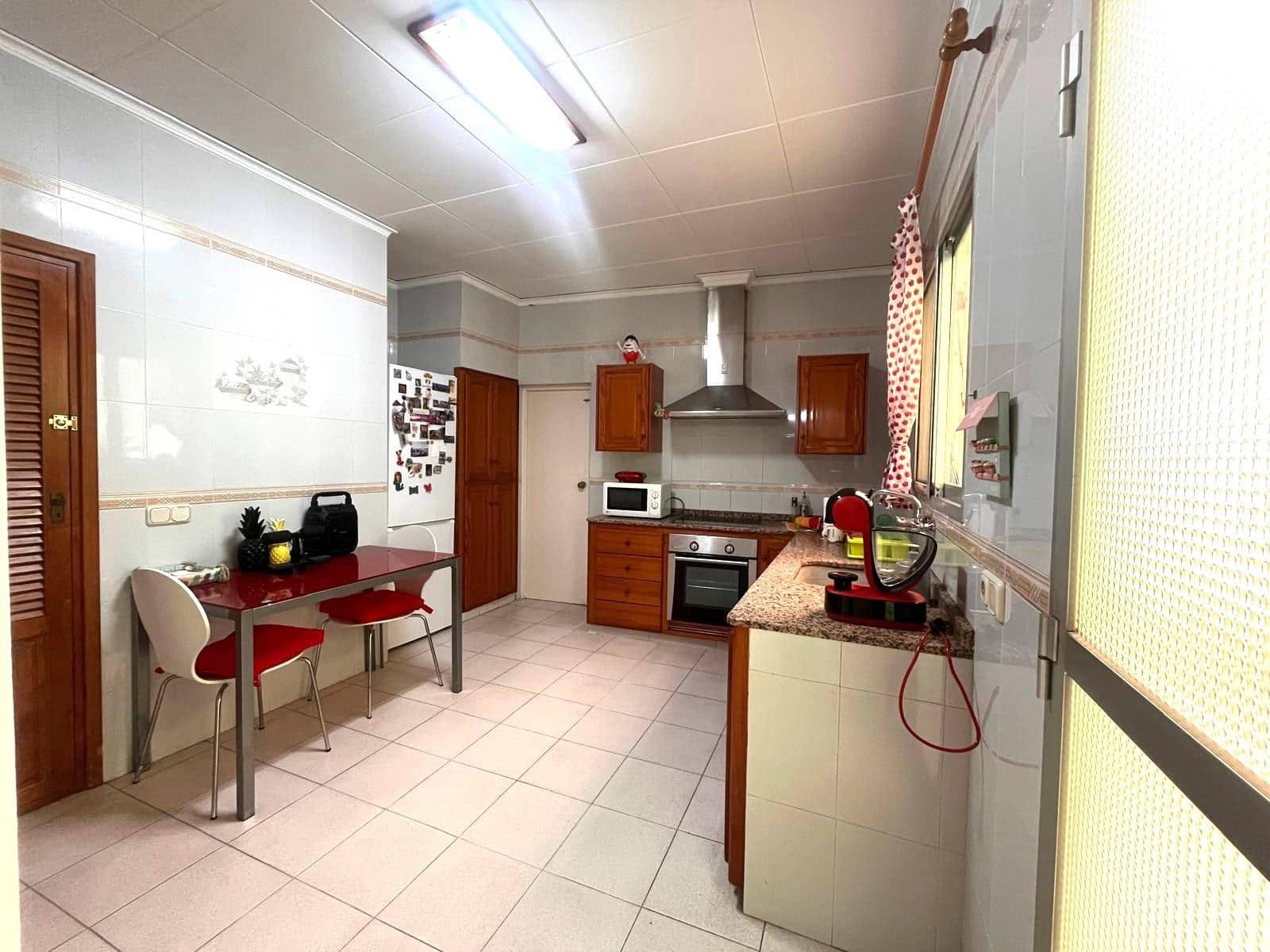 6 bedroom Apartment for sale in Carcaixent - € 220,000 (Ref: 9846197)