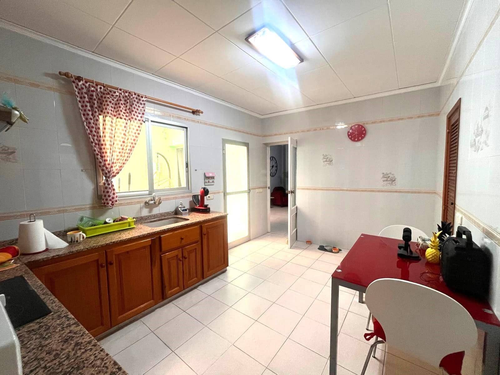 6 bedroom Apartment for sale in Carcaixent - € 220,000 (Ref: 9846197)