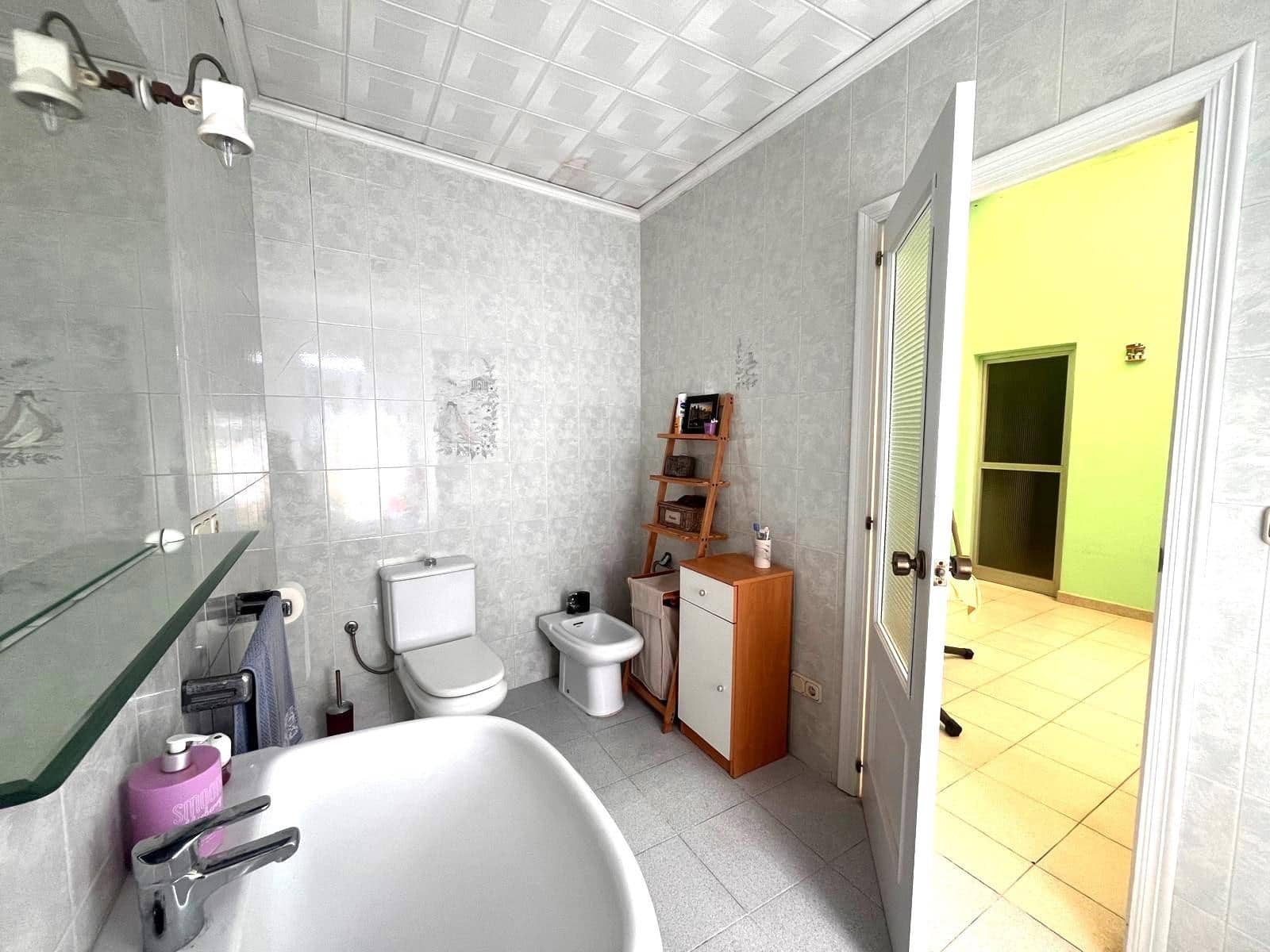 6 bedroom Apartment for sale in Carcaixent - € 220,000 (Ref: 9846197)
