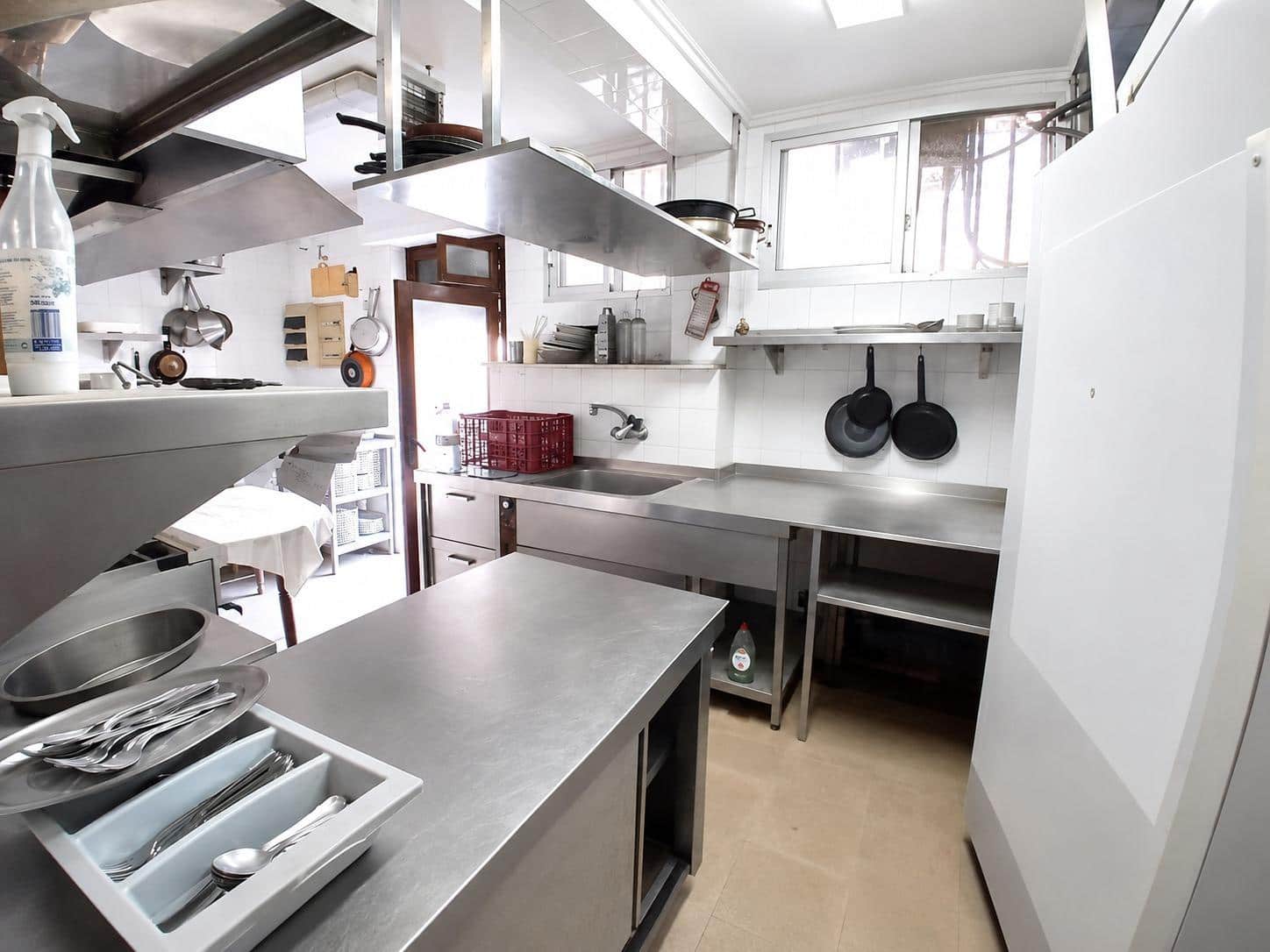 Commercieel te huur in Carcaixent - € 1.200 (Ref: 9861851)