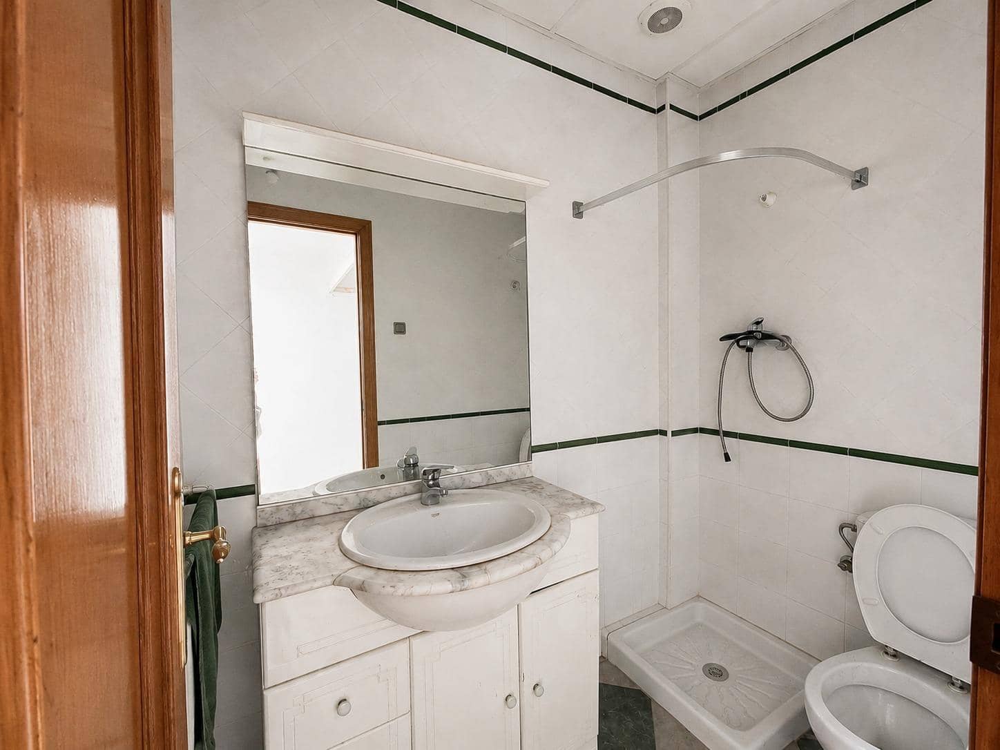 Commercial for rent in Carcaixent - € 400 (Ref: 9873481)