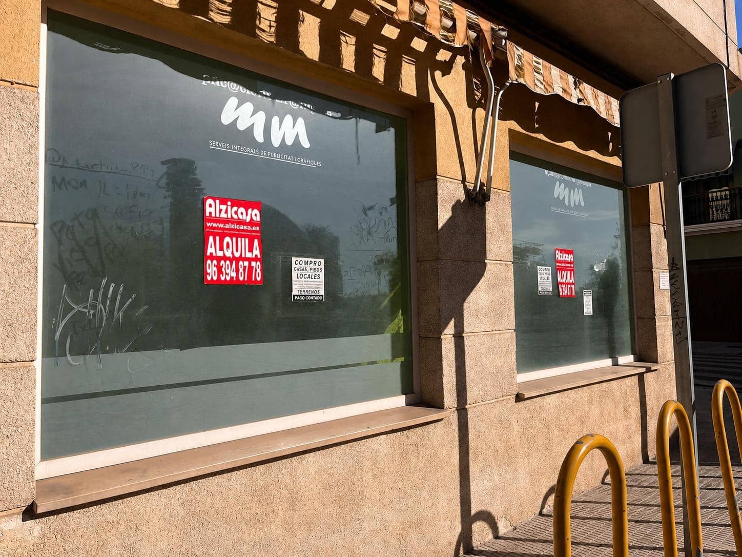 Commercial for rent in Carcaixent - € 400 (Ref: 9873481)