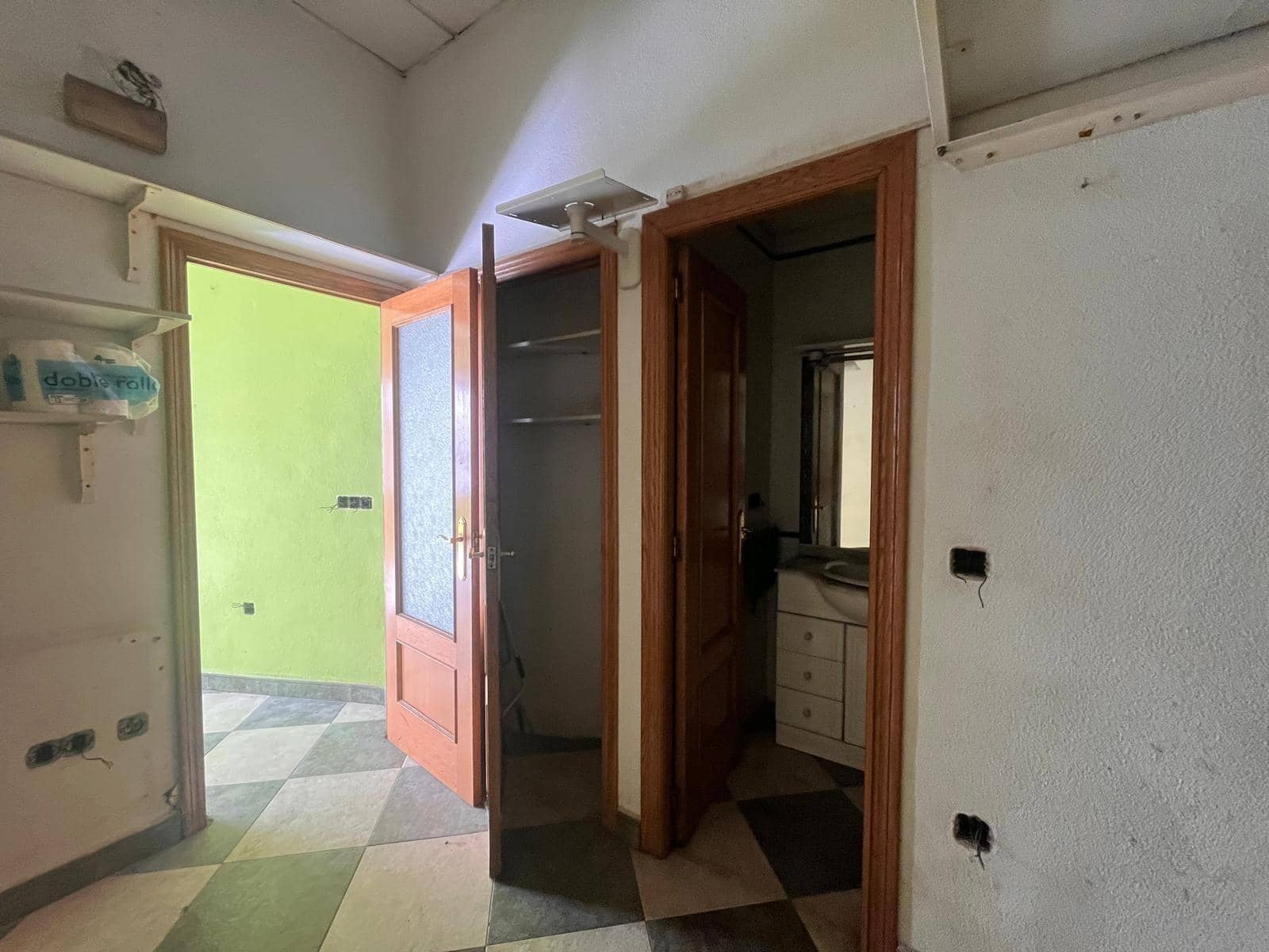 Commercial for rent in Carcaixent - € 400 (Ref: 9873481)