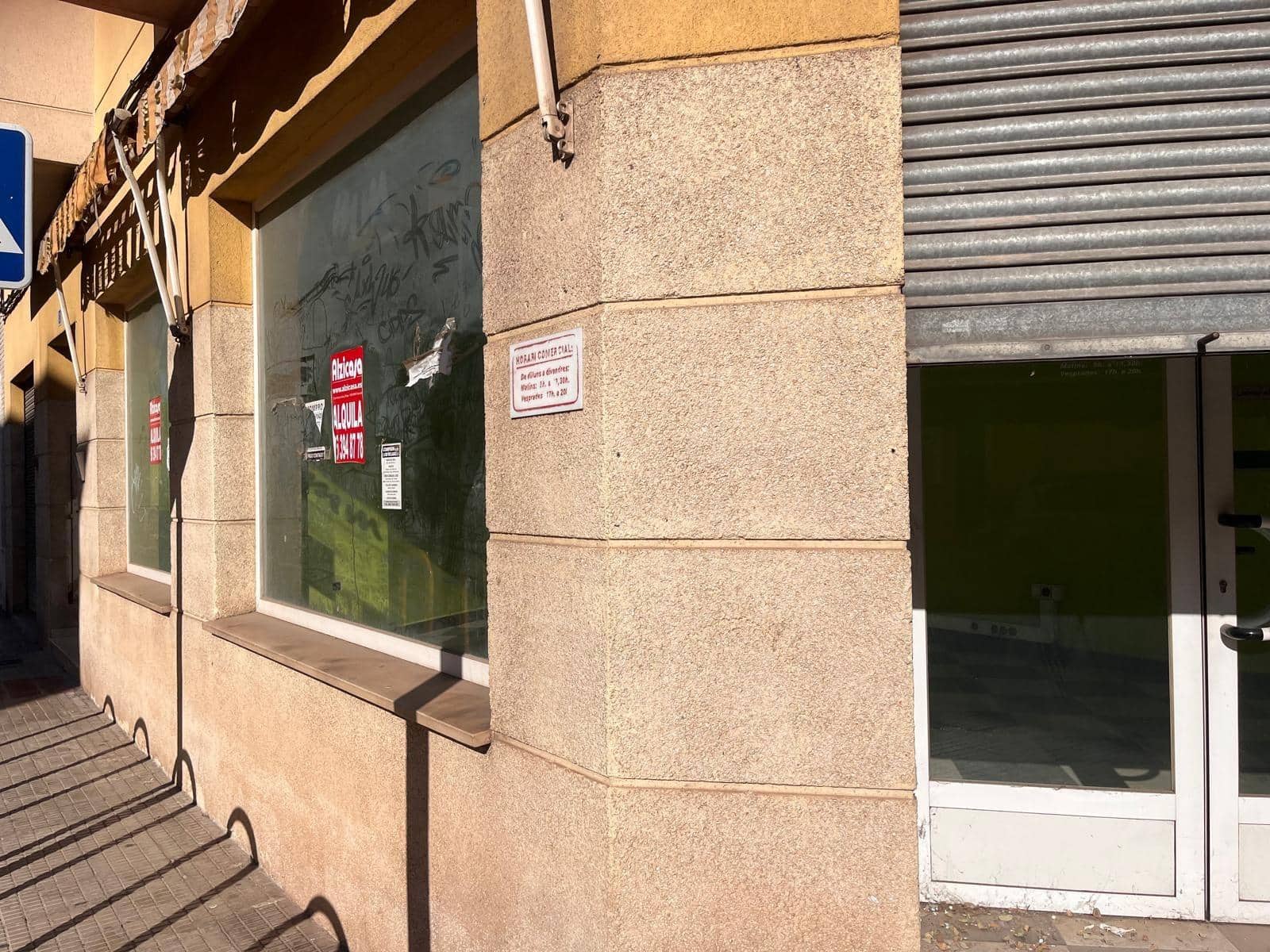 Commercial for rent in Carcaixent - € 400 (Ref: 9873481)