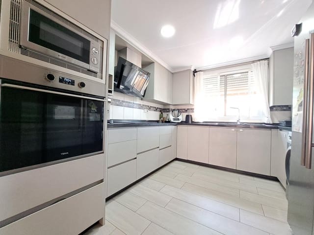 3 slaapkamer Rijtjeshuis te koop in Alzira - € 300.000 (Ref: 9878772)
