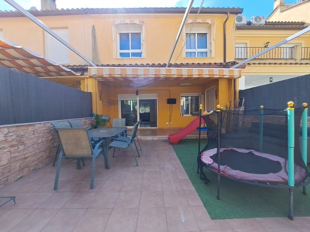 3 slaapkamer Rijtjeshuis te koop in Alzira - € 300.000 (Ref: 9878772)