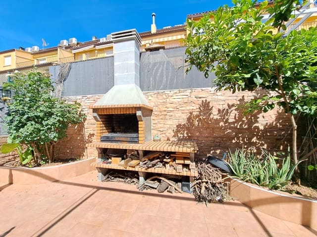 3 slaapkamer Rijtjeshuis te koop in Alzira - € 300.000 (Ref: 9878772)
