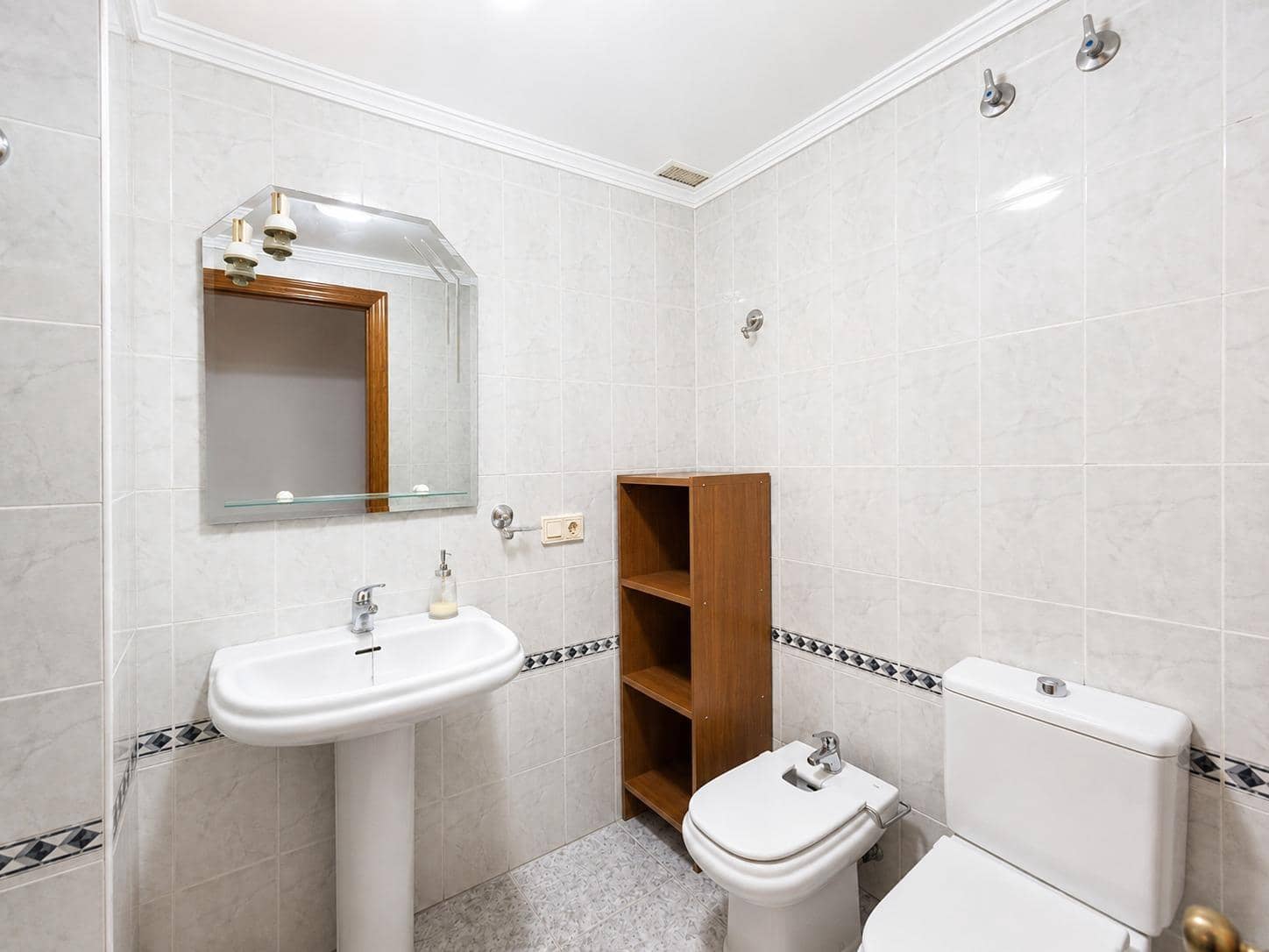 4 bedroom Flat for sale in Carcaixent - € 180,000 (Ref: 9896305)
