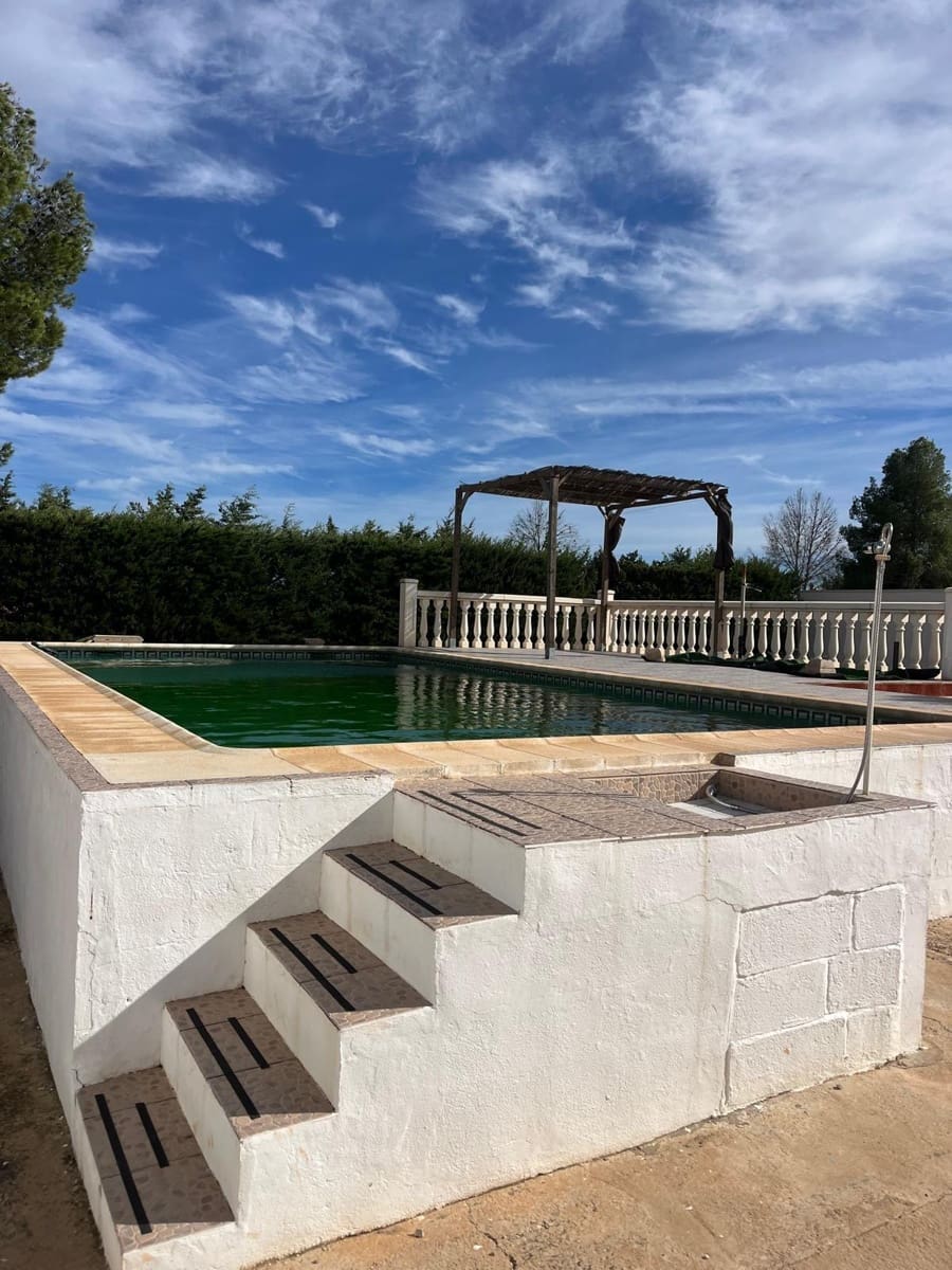 3 Zimmer Villa zu verkaufen in Llombai mit Pool - 240.000 € (Ref: 9927382)