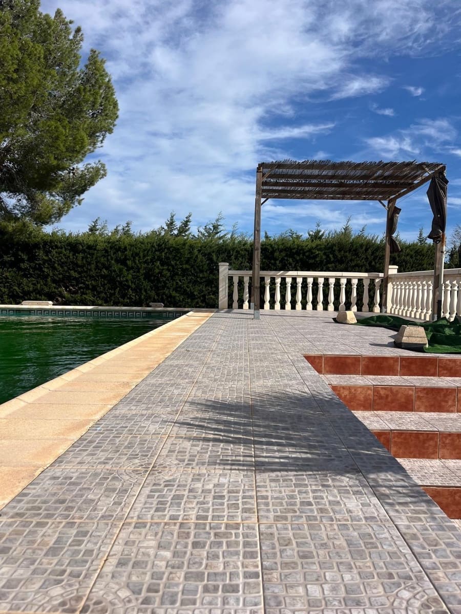 3 Zimmer Villa zu verkaufen in Llombai mit Pool - 240.000 € (Ref: 9927382)