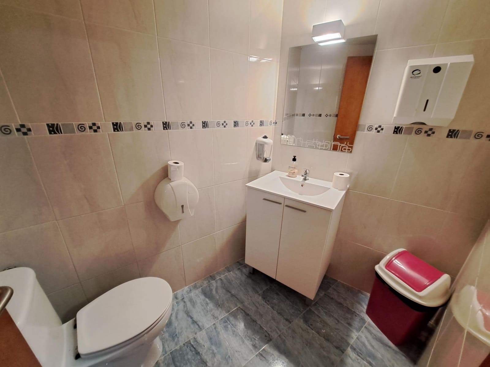 Comercial para arrendar em Alzira - 850 € (Ref: 9929360)