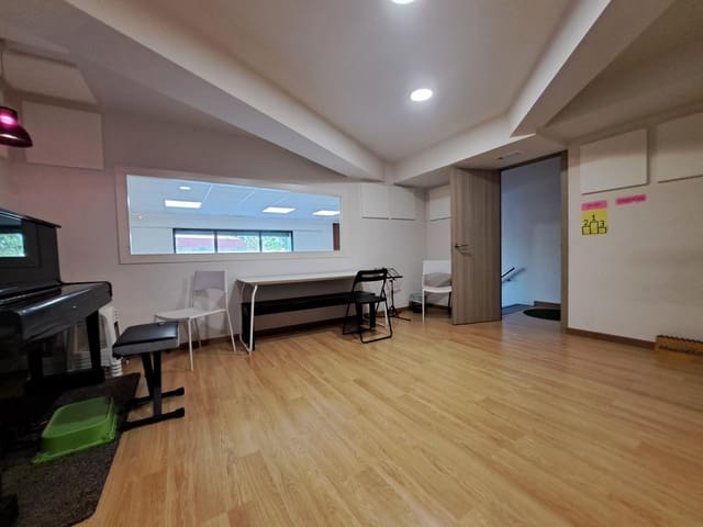 Commercieel te huur in Alzira - € 850 (Ref: 9929360)