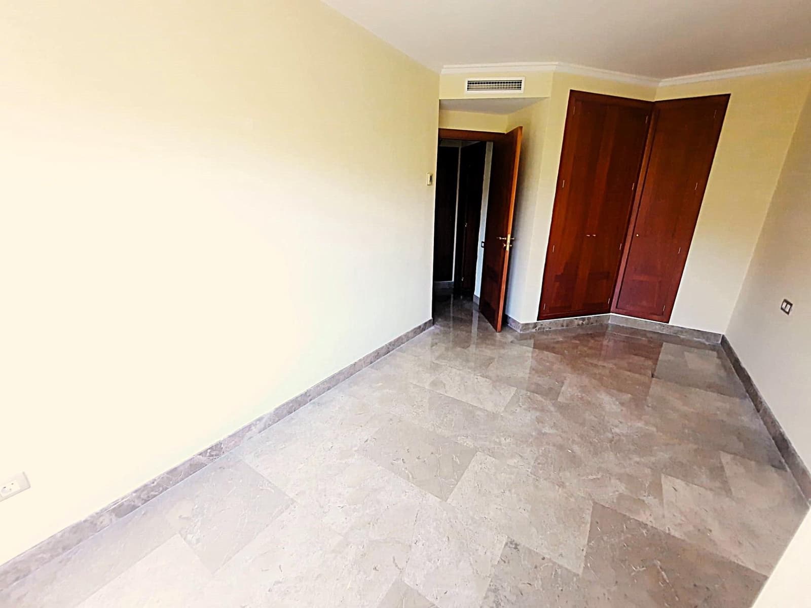 2 sovrum Lägenhet till salu i Alzira - 190 000 € (Ref: 9947893)