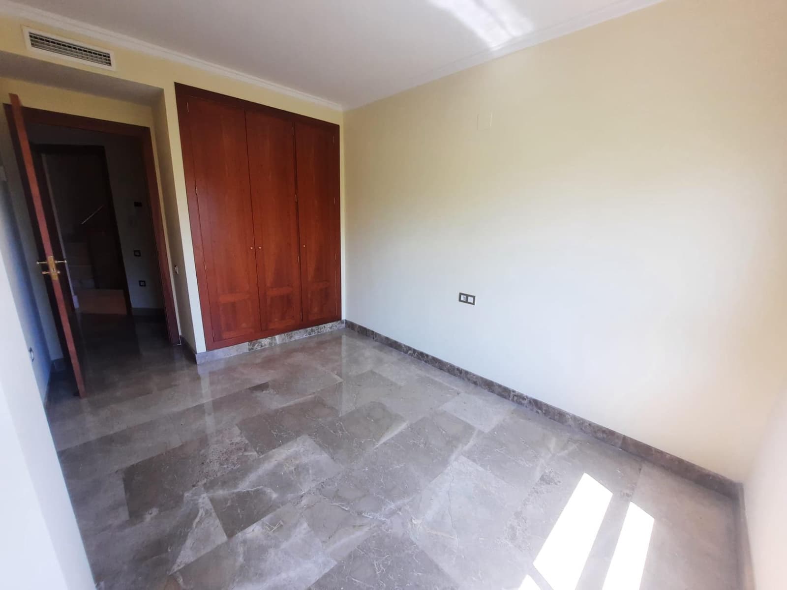 2 sovrum Lägenhet till salu i Alzira - 190 000 € (Ref: 9947893)