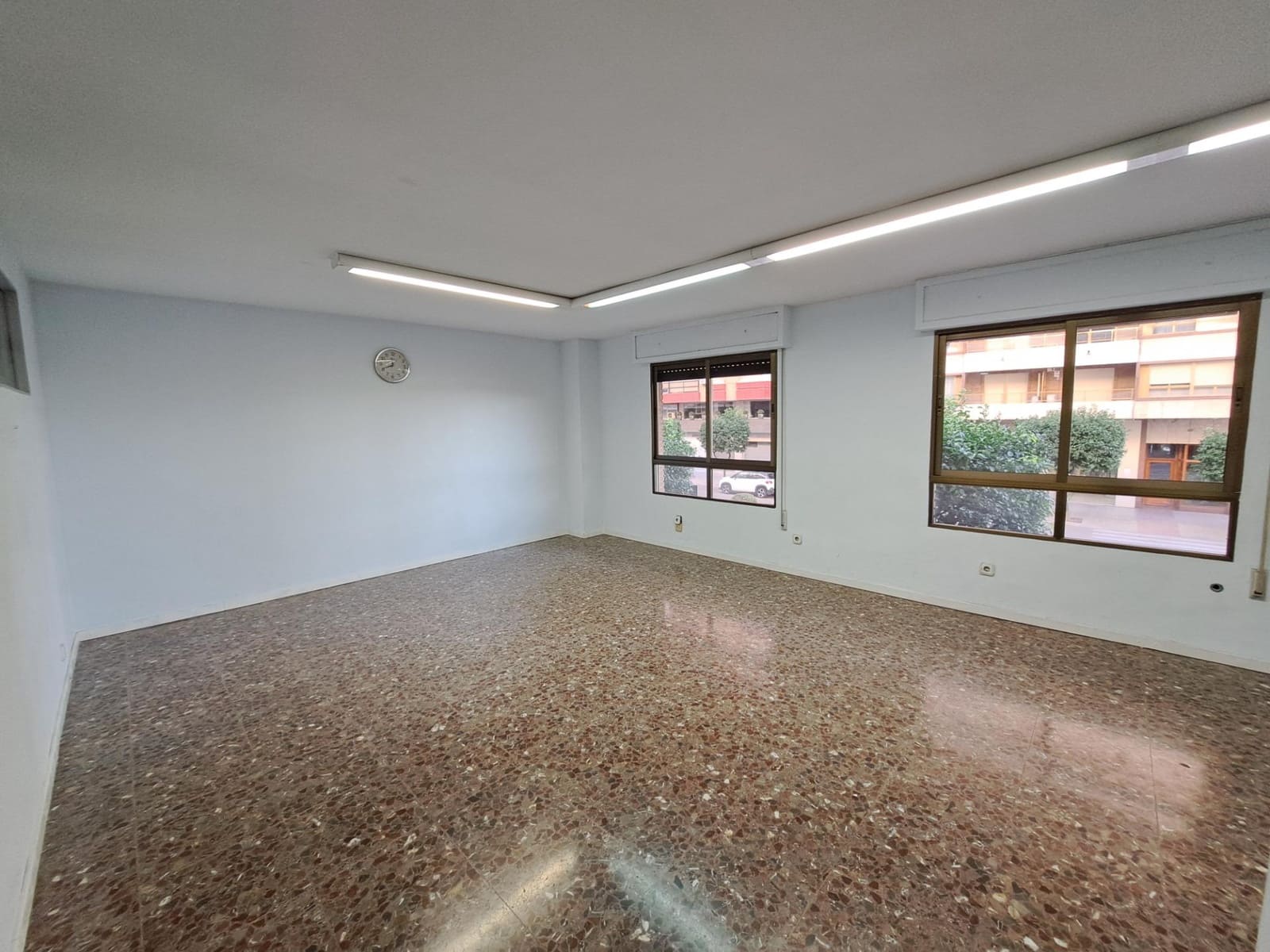 5 makuuhuone Toimisto vuokrattavana paikassa Alzira - 700 € (Ref: 9959765)