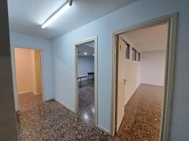 5 sypialnia Biuro do wynajęcia w Alzira - 700 € (Ref: 9959765)