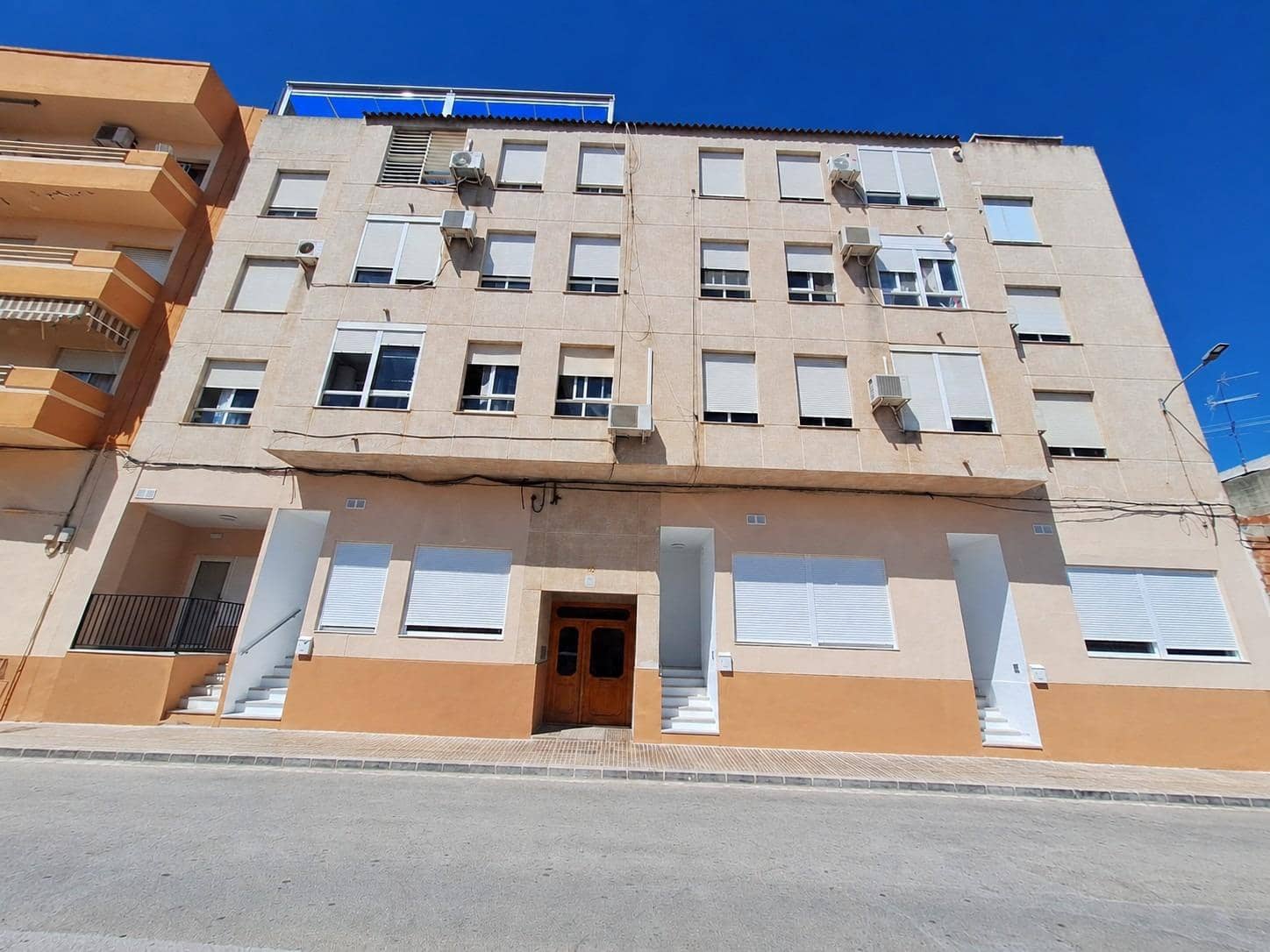 1 bedroom Studio for sale in Alberic - € 90,500 (Ref: 9978821)