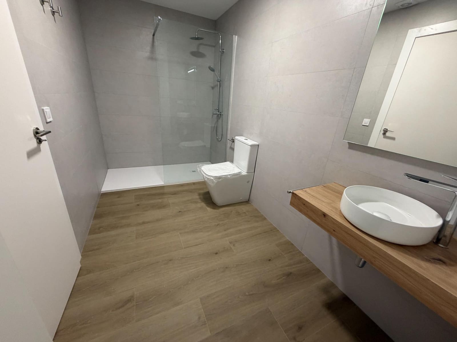 1 bedroom Studio for sale in Alberic - € 90,500 (Ref: 9978821)