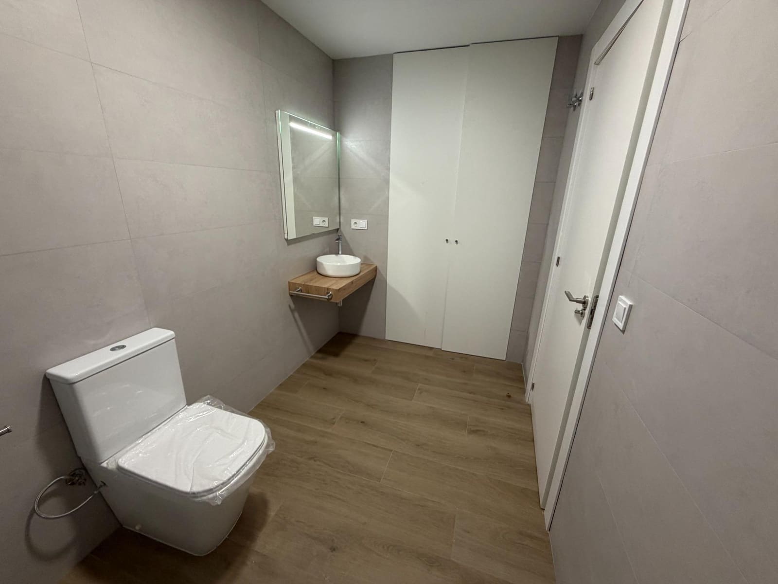 1 bedroom Studio for sale in Alberic - € 90,500 (Ref: 9978821)