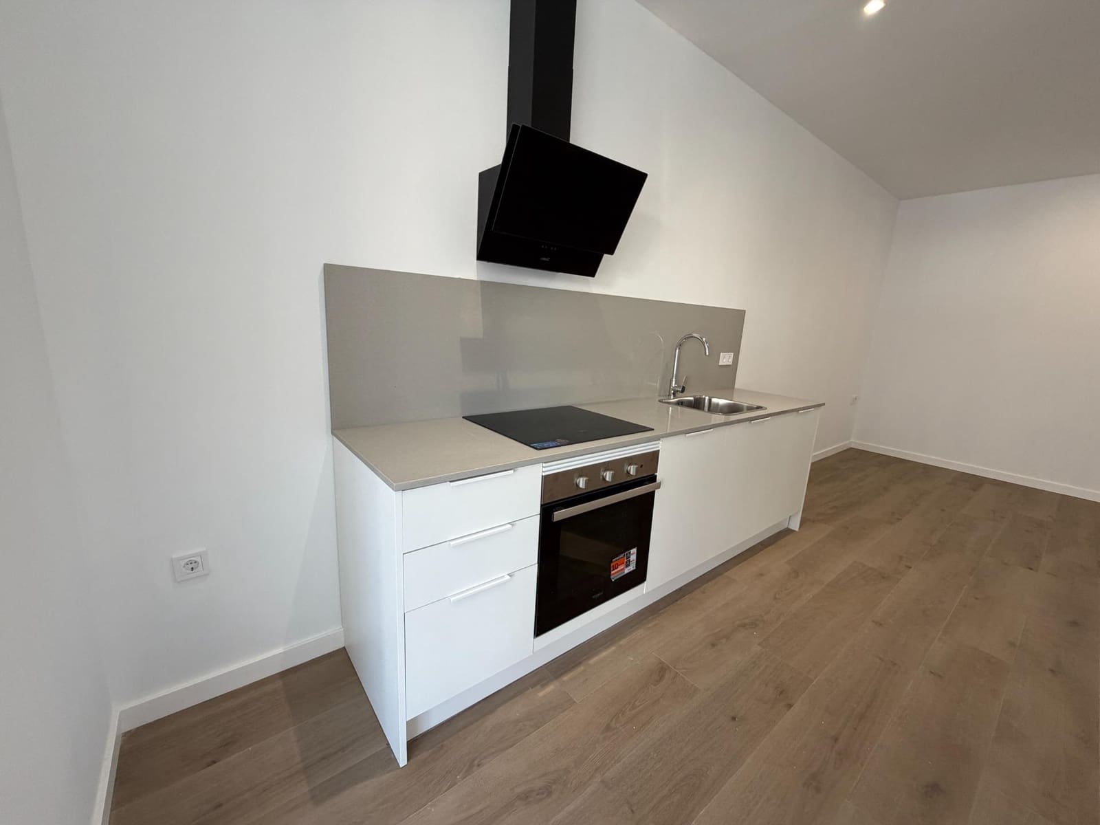 1 bedroom Studio for sale in Alberic - € 90,500 (Ref: 9978821)