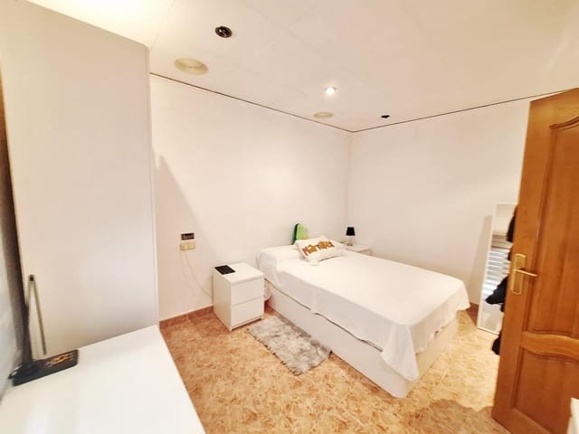 4 bedroom Flat for sale in Tavernes de la Valldigna - € 134,000 (Ref: 9990710)