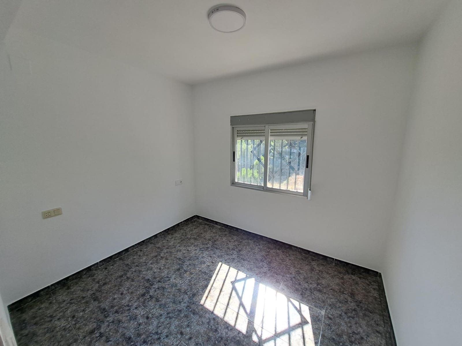6 quarto Moradia para venda em Alzira com piscina garagem - 190 000 € (Ref: 9990711)