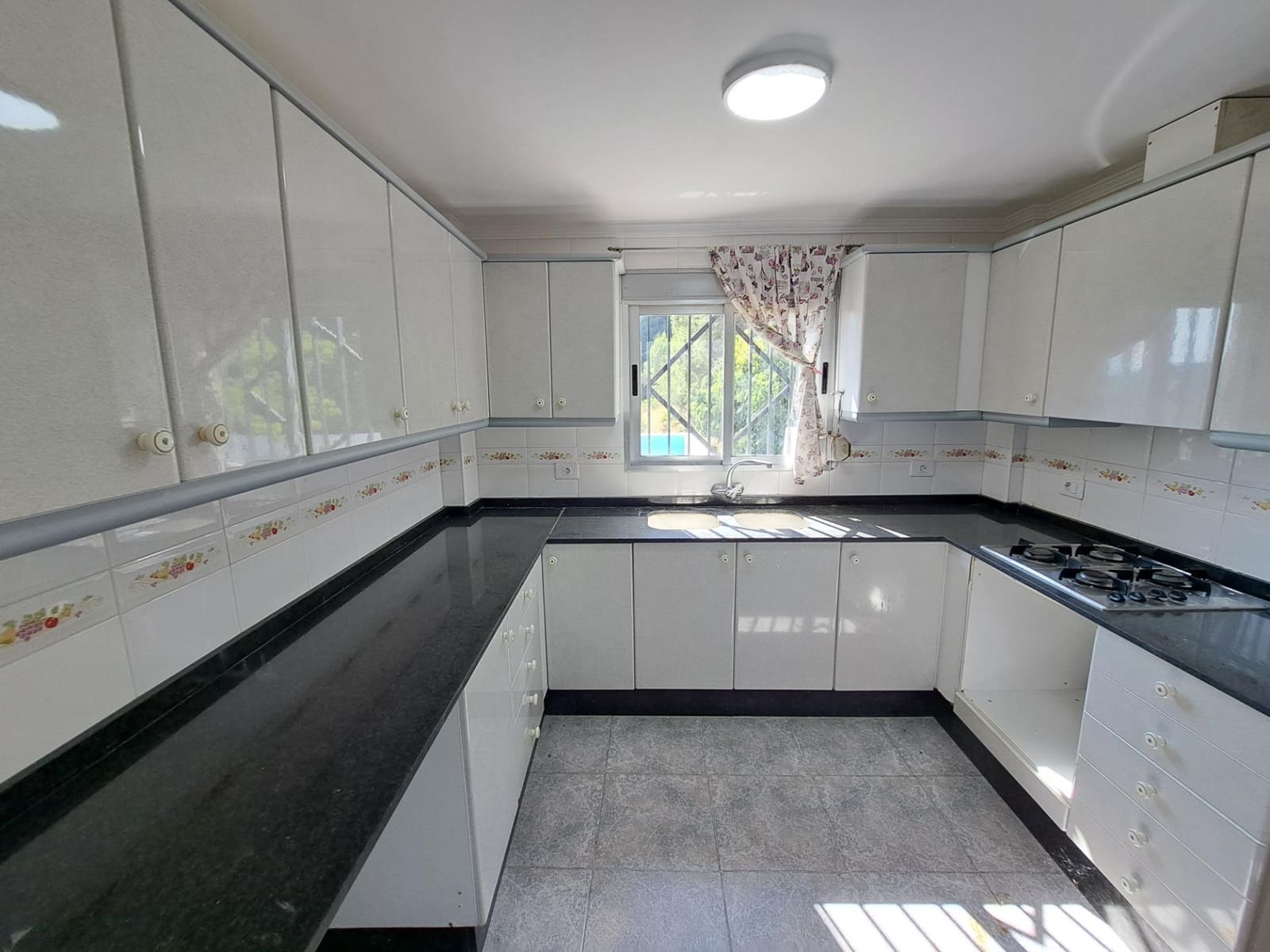 6 quarto Moradia para venda em Alzira com piscina garagem - 190 000 € (Ref: 9990711)