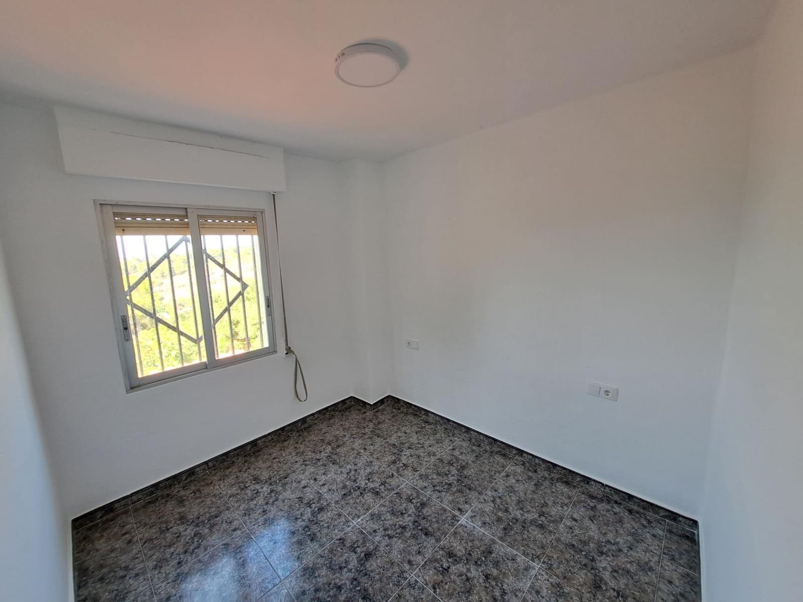 6 quarto Moradia para venda em Alzira com piscina garagem - 190 000 € (Ref: 9990711)