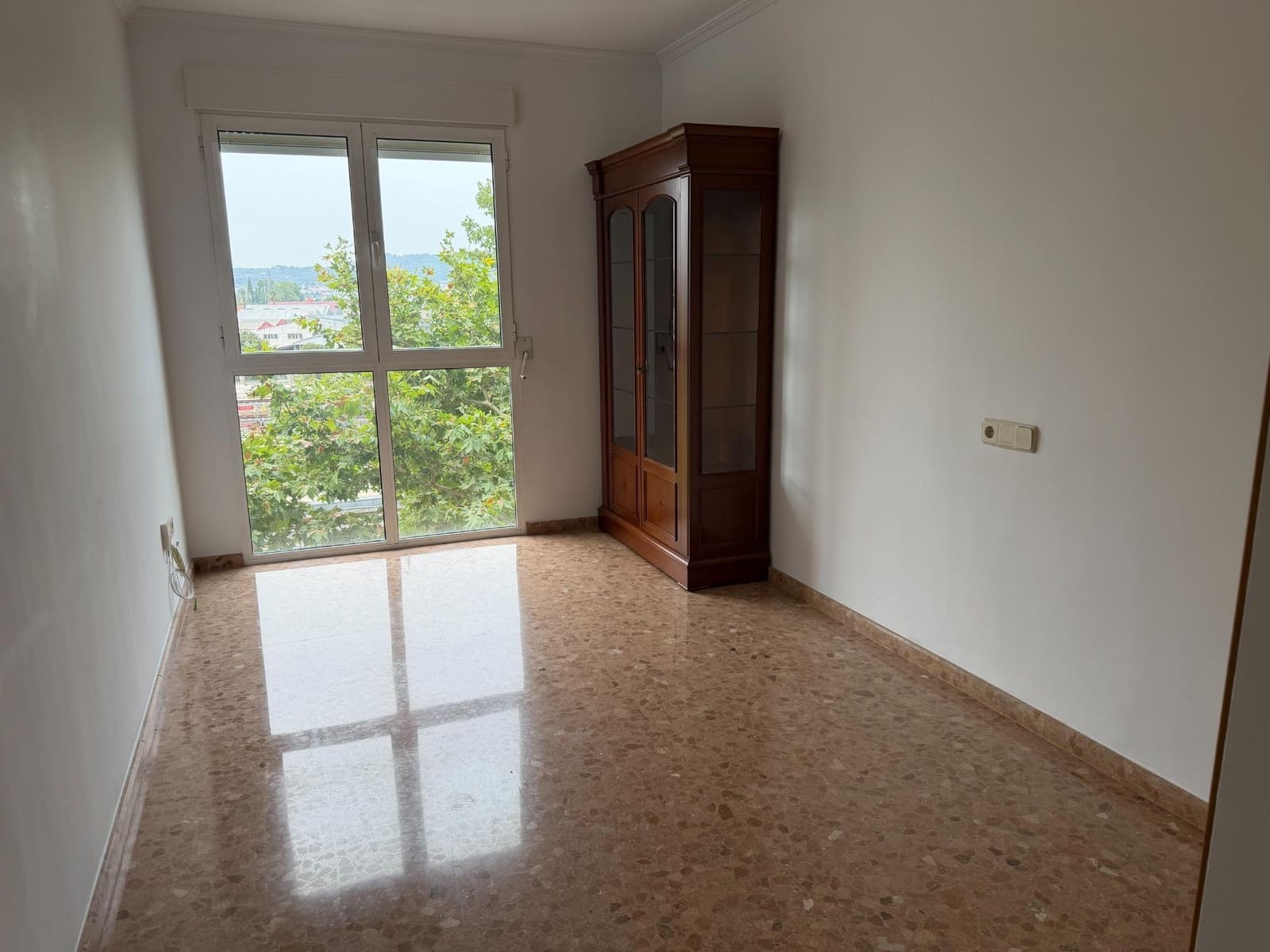 4 slaapkamer Flat te huur in Xativa met garage - € 850 (Ref: 9990712)