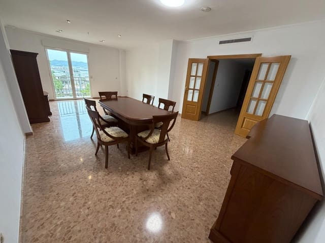 4 slaapkamer Flat te huur in Xàtiva met garage - € 850 (Ref: 9990712)