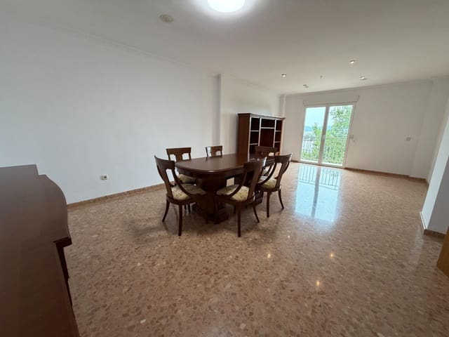 4 slaapkamer Flat te huur in Xàtiva met garage - € 850 (Ref: 9990712)