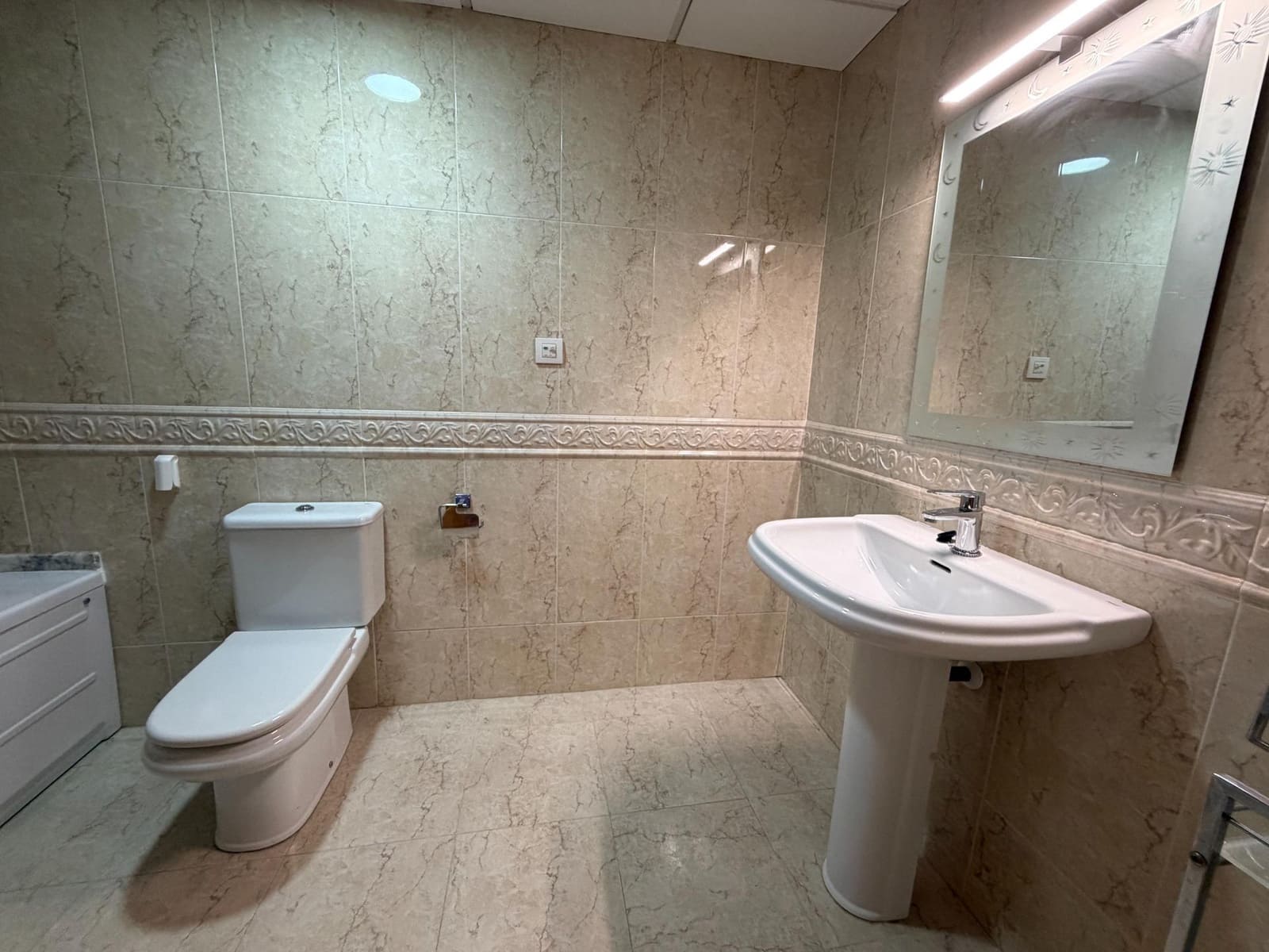 4 slaapkamer Flat te huur in Xativa met garage - € 850 (Ref: 9990712)