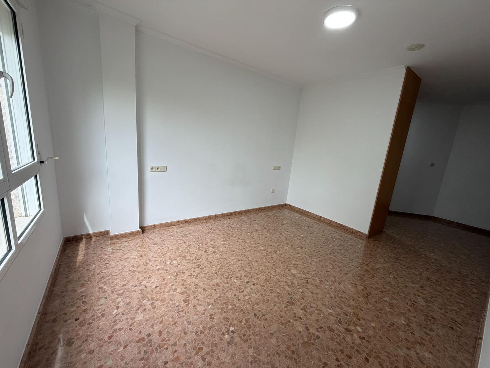 4 slaapkamer Flat te huur in Xativa met garage - € 850 (Ref: 9990712)