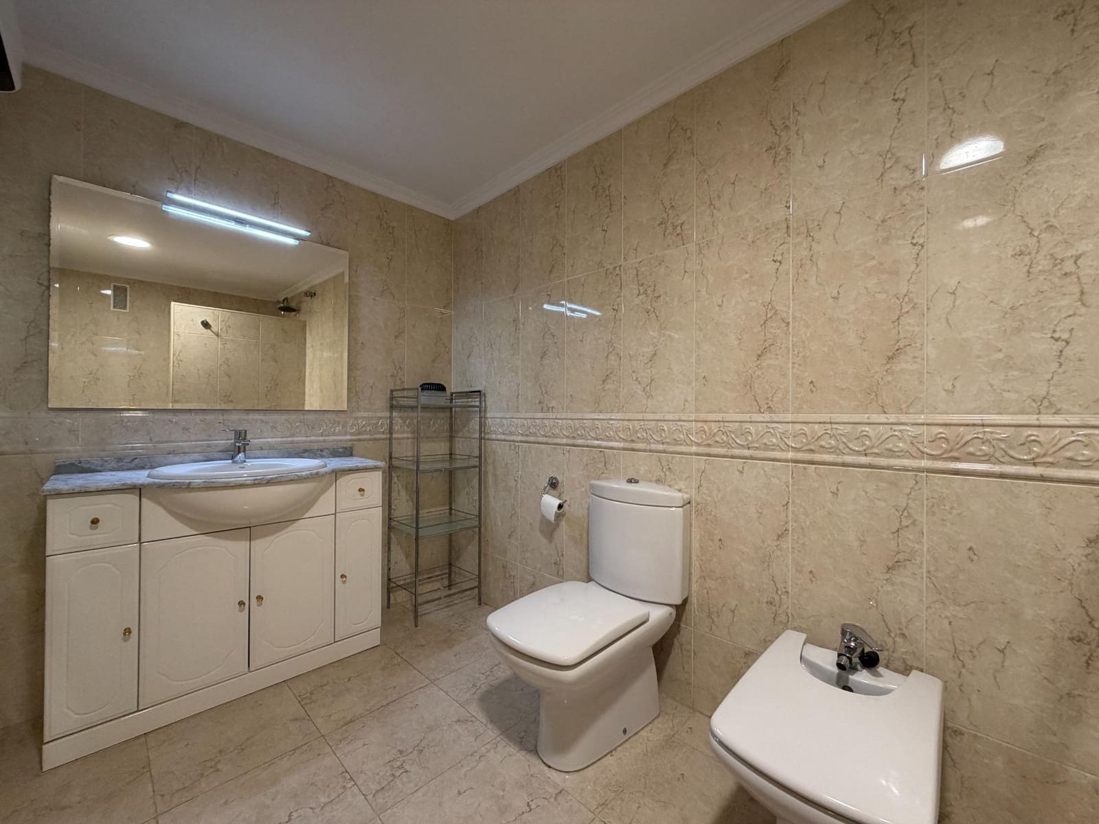 4 slaapkamer Flat te huur in Xativa met garage - € 850 (Ref: 9990712)
