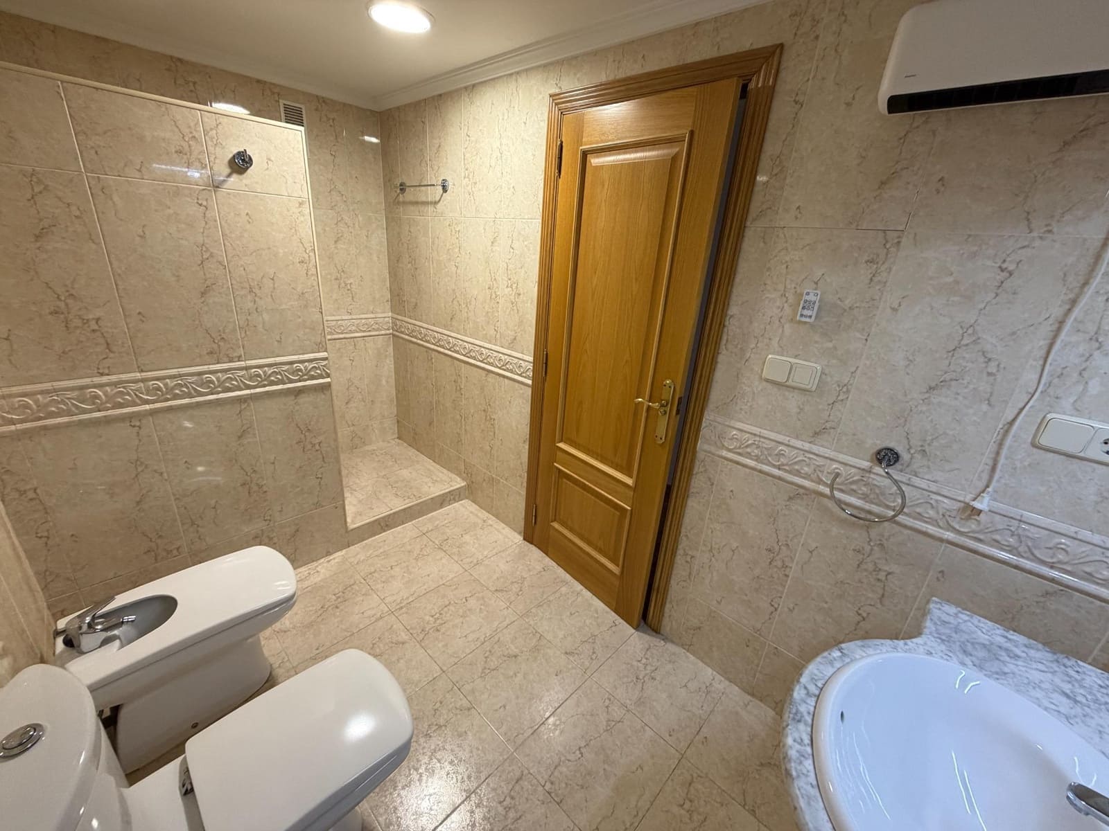 4 slaapkamer Flat te huur in Xativa met garage - € 850 (Ref: 9990712)