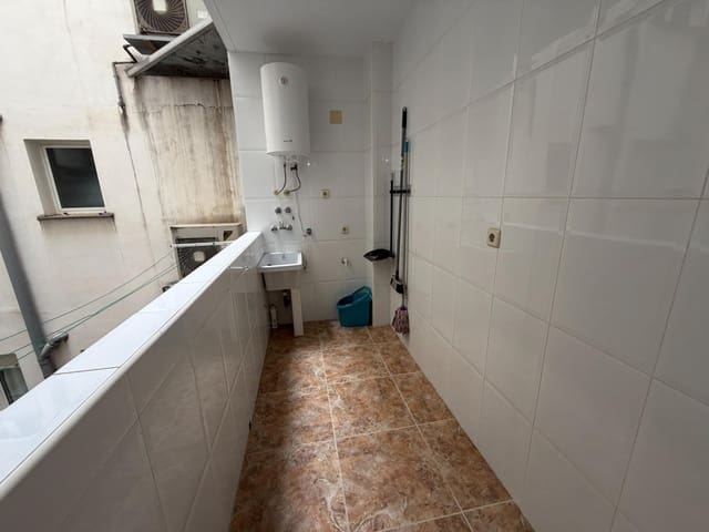 4 soverom Leilighet til leie i Xàtiva med garasje - € 850 (Ref: 9990712)