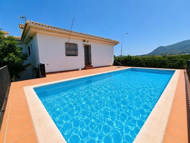 5 slaapkamer Villa te koop in Alzira met zwembad garage - € 349.000 (Ref: 9994206)