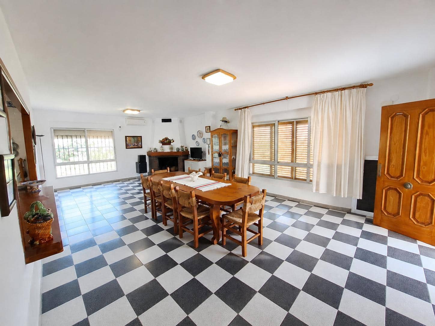 5 bedroom Villa for sale in Alzira with pool garage - € 335,000 (Ref: 9994206)
