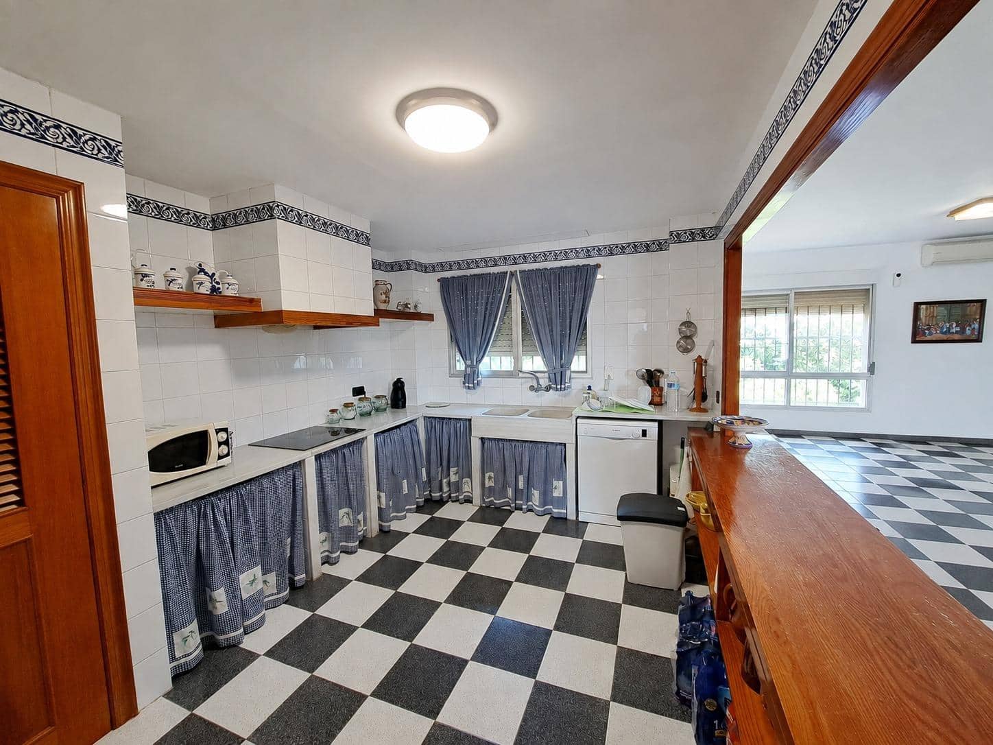 5 bedroom Villa for sale in Alzira with pool garage - € 335,000 (Ref: 9994206)