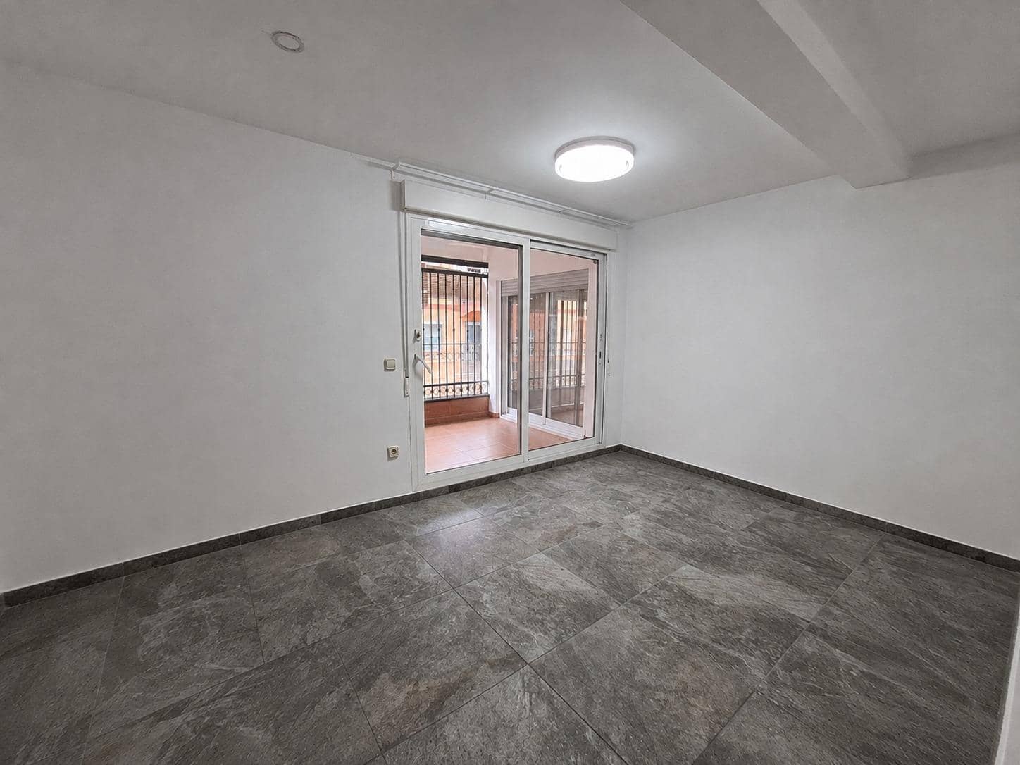 3 bedroom Flat for sale in Alzira - € 140,000 (Ref: 9997113)