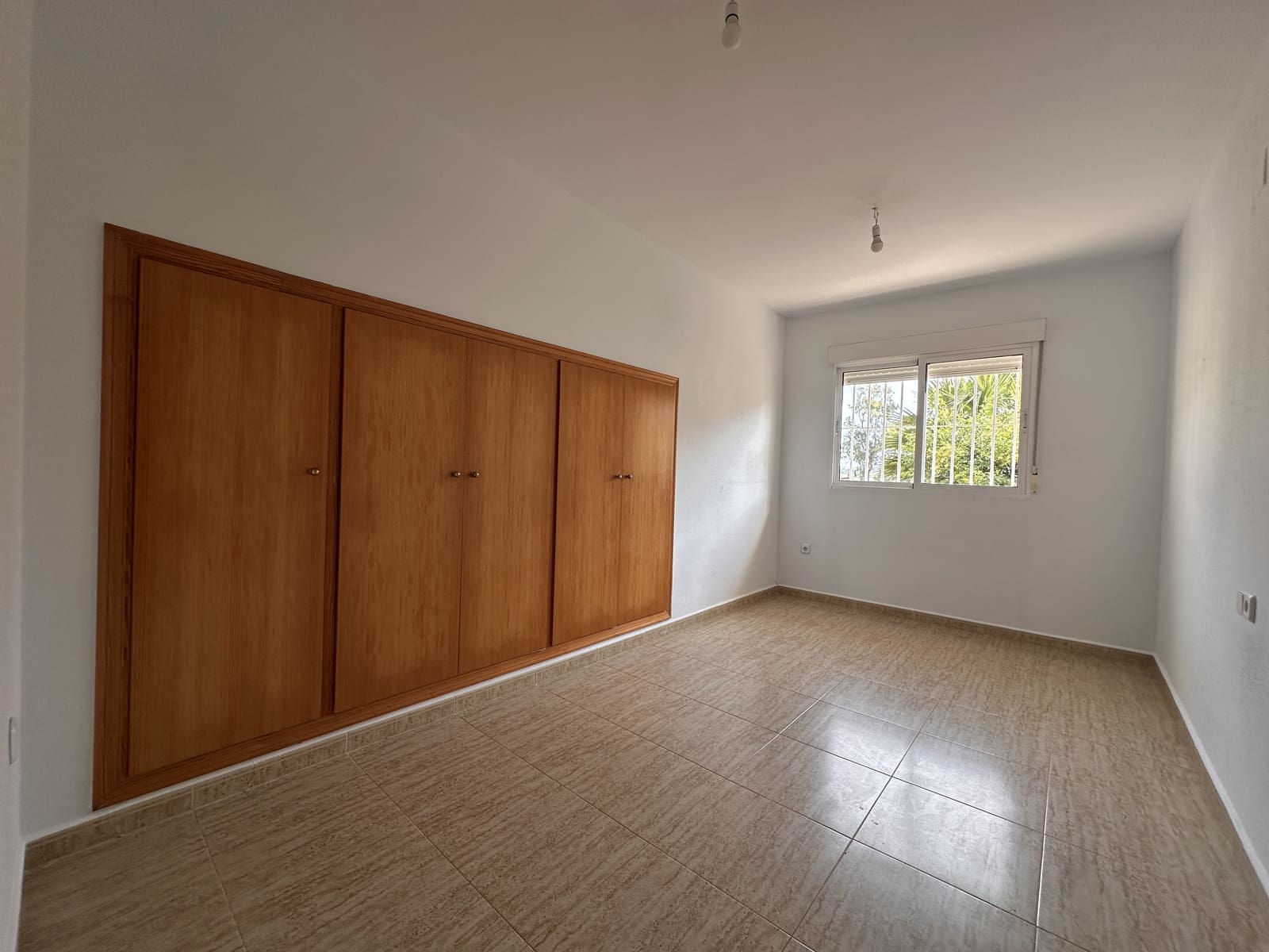 4 bedroom Villa for sale in Playa Honda with garage - € 320,000 (Ref: 9519392)