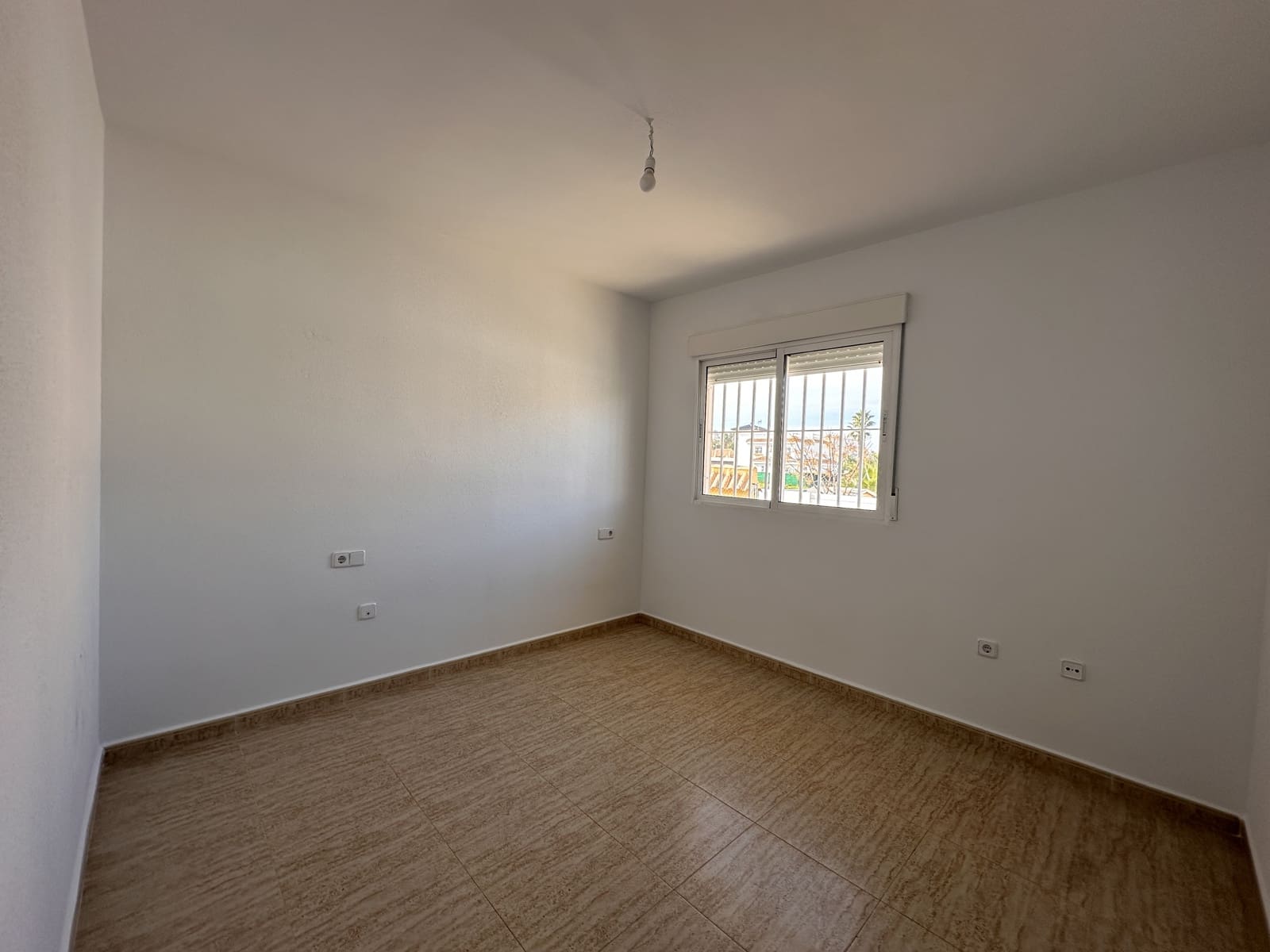 4 bedroom Villa for sale in Playa Honda with garage - € 320,000 (Ref: 9519392)