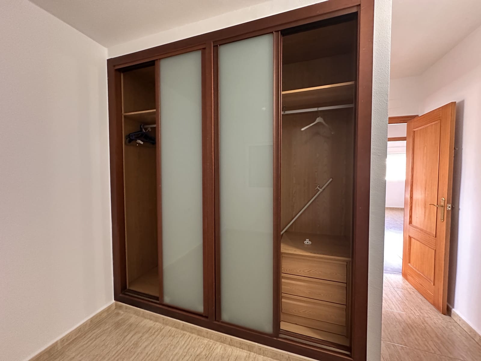 4 bedroom Villa for sale in Playa Honda with garage - € 320,000 (Ref: 9519392)