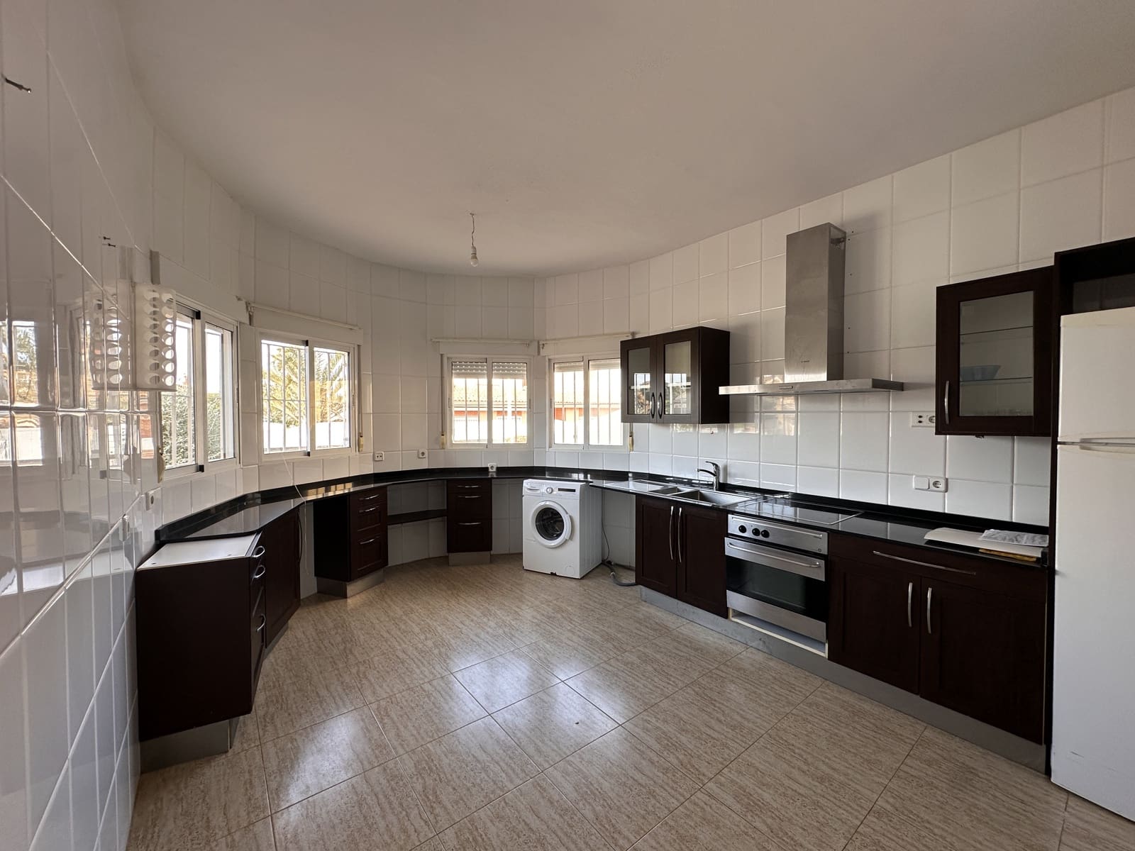 4 bedroom Villa for sale in Playa Honda with garage - € 320,000 (Ref: 9519392)