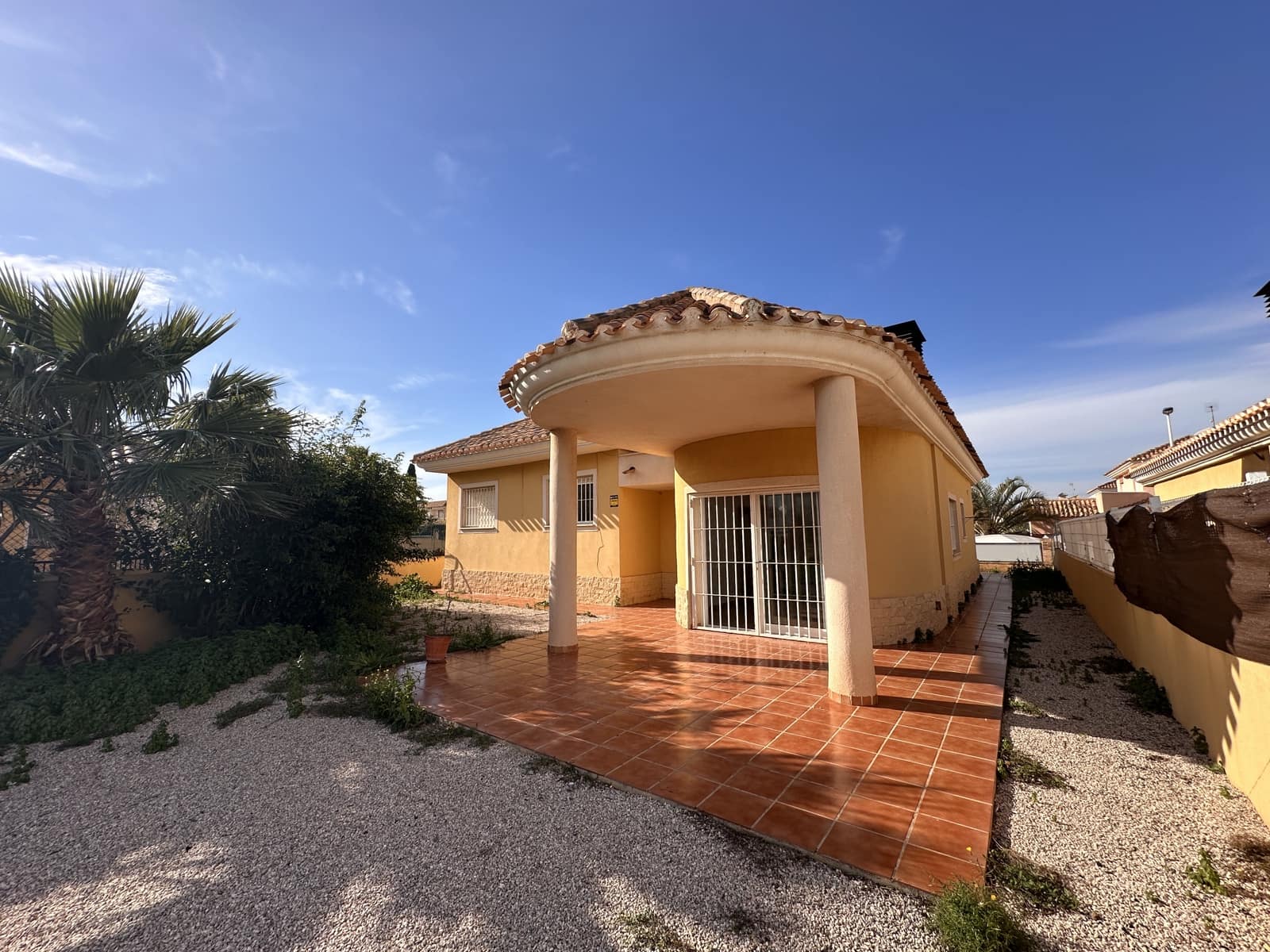 4 bedroom Villa for sale in Playa Honda with garage - € 320,000 (Ref: 9519392)