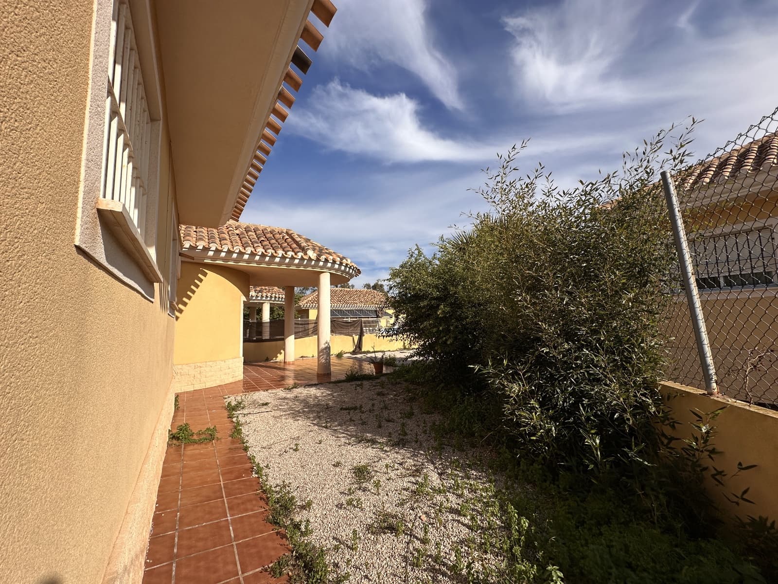 4 bedroom Villa for sale in Playa Honda with garage - € 320,000 (Ref: 9519392)