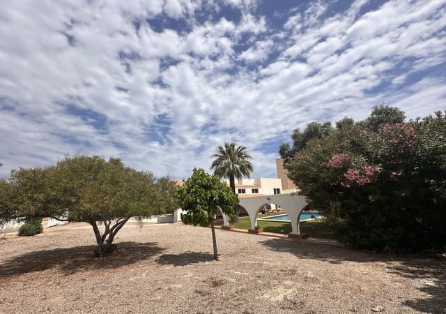 4 Zimmer Villa zu verkaufen in La Manga del Mar Menor mit Pool Garage - 990.000 € (Ref: 9850556)
