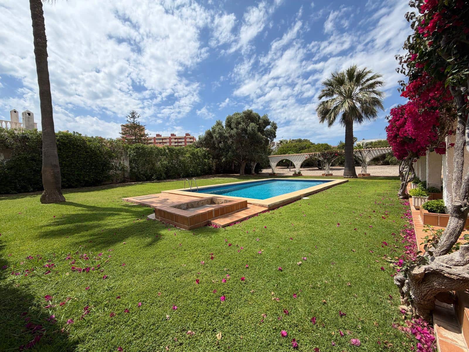 4 Zimmer Villa zu verkaufen in La Manga del Mar Menor mit Pool Garage - 990.000 € (Ref: 9850556)